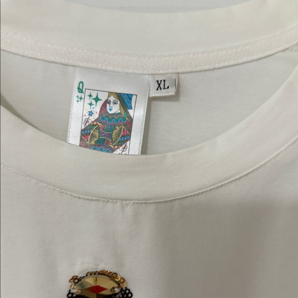 QUEEN OF SPARKLES Cream Tee with Sequin Drink Motif - Picture 3 of 4